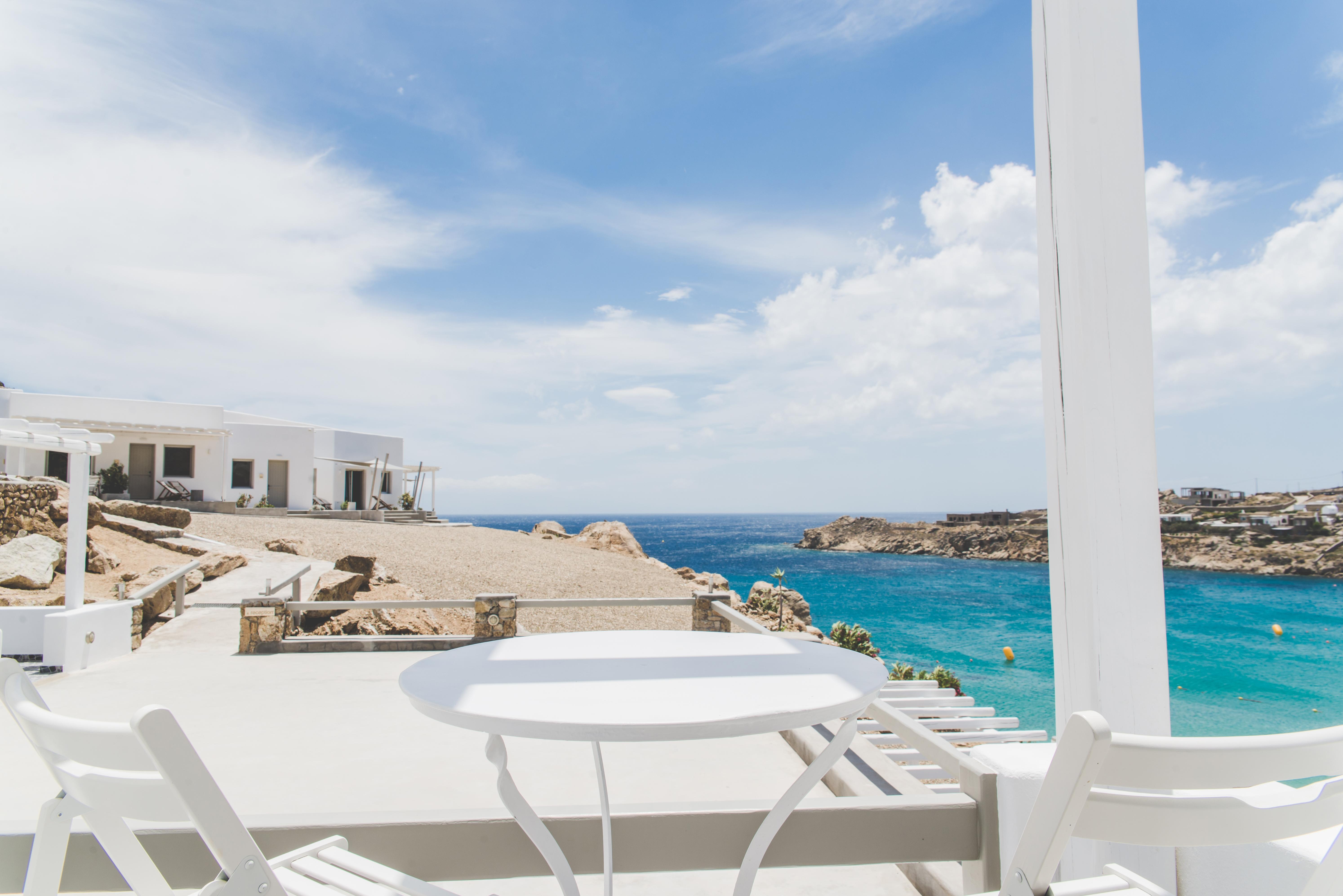 Super Paradise Suites 2*