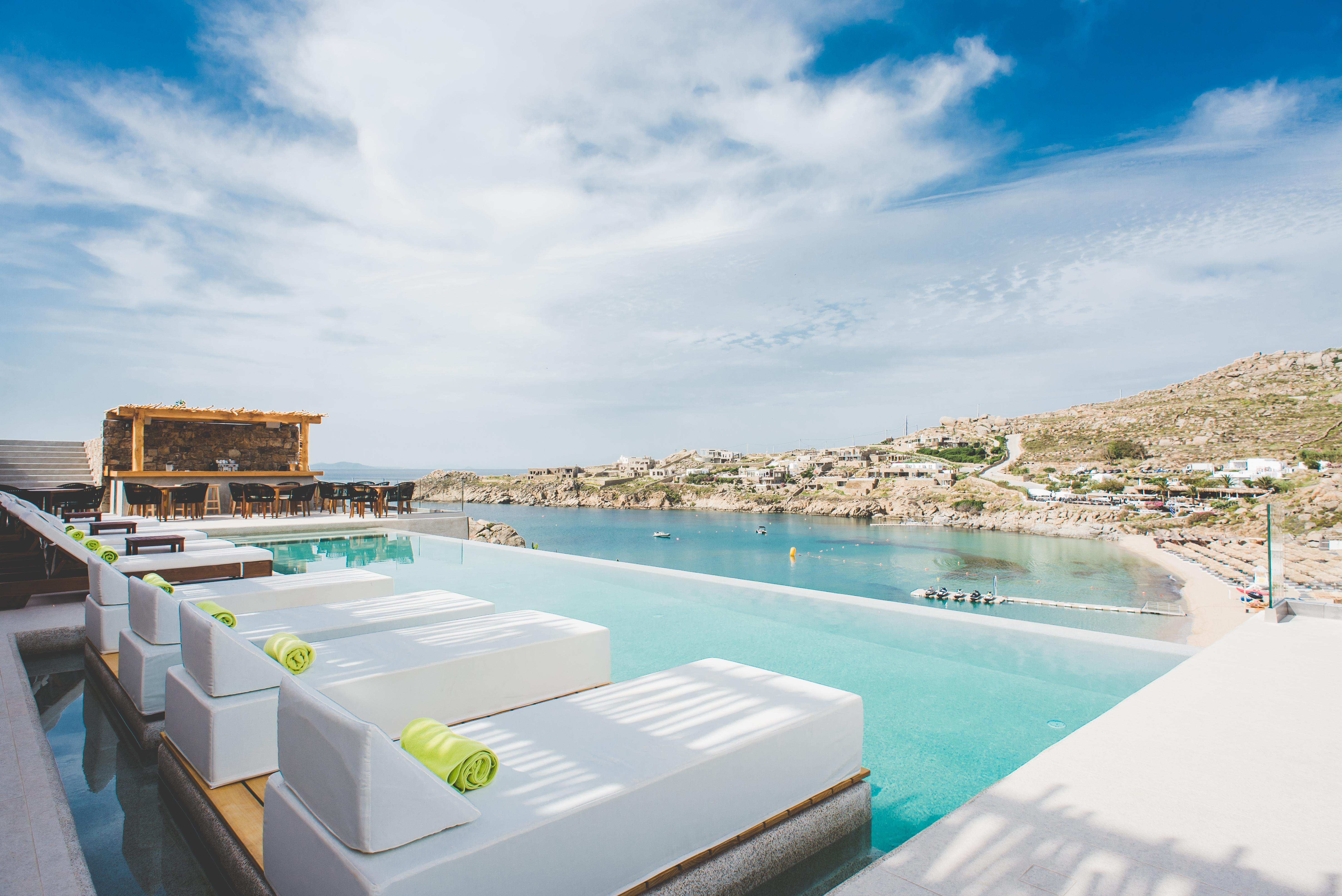 Hotel Super Paradise Suites 2*