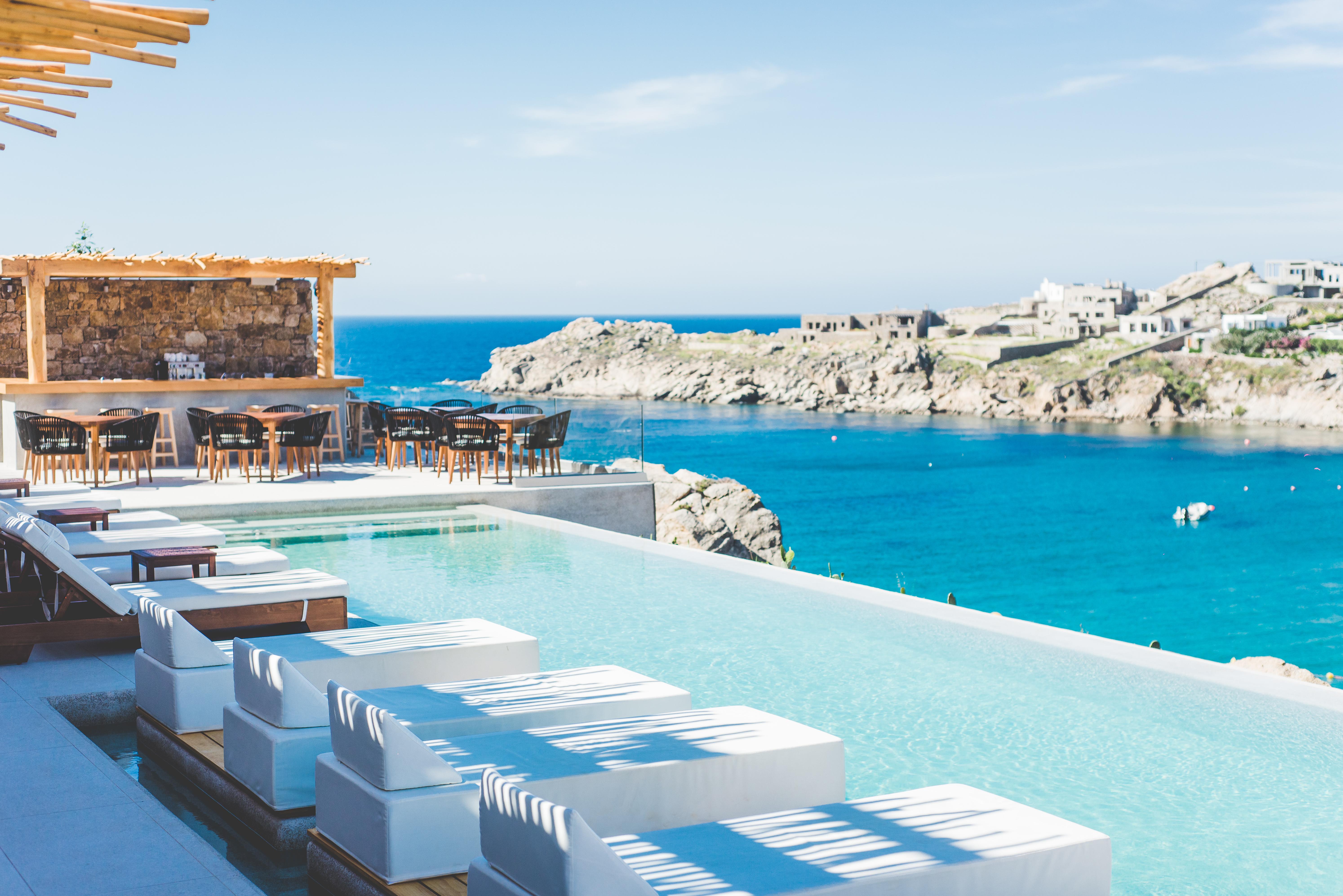 Super Paradise Suites Hotel