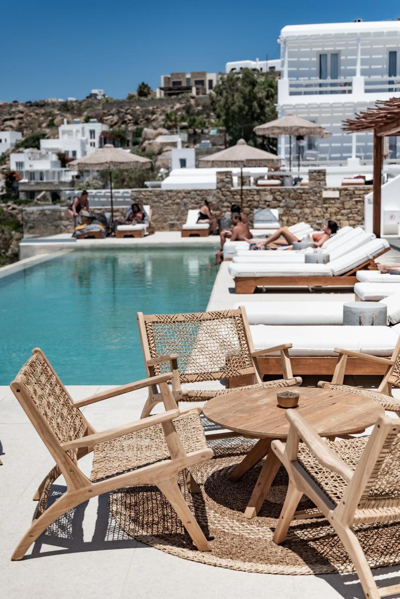 Super Paradise Suites 2*